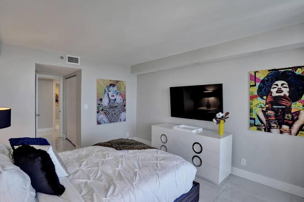 Apartment A Wave From It All! Direct Water Views!